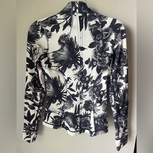 Lululemon Forme Align Jacket II Brisk Bloom Black White | Size 4 | Perfect Cond - Picture 10 of 14